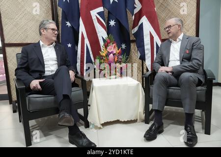 Der Premierminister Sir Keir Starmer wurde während eines bilateralen Treffens mit dem australischen Premierminister Anthony Albanese während des Treffens der Regierungschefs des Commonwealth in Samoa ERNEUT ÜBERMITTELT. Bilddatum: Freitag, 25. Oktober 2024. Stockfoto