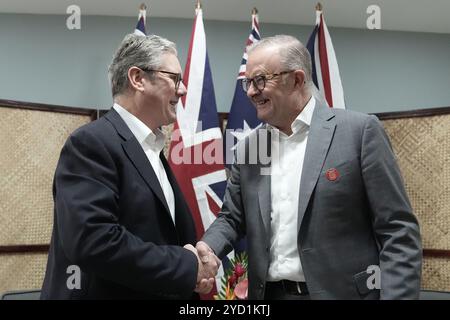 Der Premierminister Sir Keir Starmer wurde während eines bilateralen Treffens mit dem australischen Premierminister Anthony Albanese während des Treffens der Regierungschefs des Commonwealth in Samoa ERNEUT ÜBERMITTELT. Bilddatum: Freitag, 25. Oktober 2024. Stockfoto