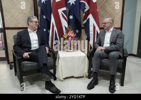 Der Premierminister Sir Keir Starmer wurde während eines bilateralen Treffens mit dem australischen Premierminister Anthony Albanese während des Treffens der Regierungschefs des Commonwealth in Samoa ERNEUT ÜBERMITTELT. Bilddatum: Freitag, 25. Oktober 2024. Stockfoto