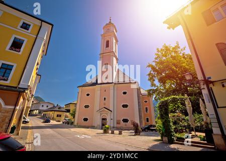 Stadt Berchtesgaden Kirche und Blick auf die Straße Stockfoto