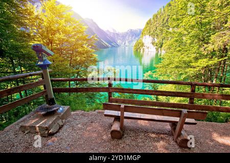 Königssee Alpensee idyllischer Blick auf den sonnigen Dunst Stockfoto