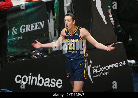 Uncasville, Connecticut, USA. September 2024. Der Indiana Fever Guard Caitlin Clark (22) reagiert im ersten Spiel der WNBA Playoffs zwischen Indiana Fever und Connecticut Sun in der Mohegan Sun Arena in Uncasville, Connecticut. Erica Denhoff/CSM/Alamy Live News Stockfoto