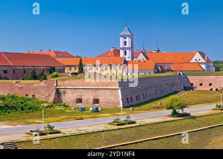 Tvrdja alten Stadtmauern und der Drau Gehweg in Osijek Panoramaaussicht, slavonija Region von Kroatien Stockfoto