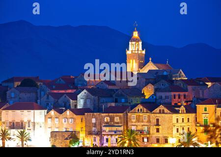 Panoramablick auf die Stadt Korcula am Abend Stockfoto