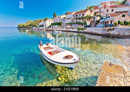 Idyllisches Küstendorf Racisce auf Korcula Insel mit Blick auf die Küste Stockfoto