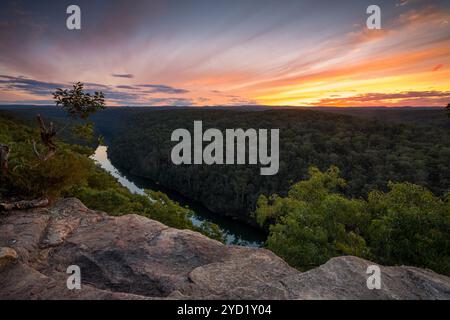 Nepean Gorge und Nepean River bei Sonnenuntergang Stockfoto