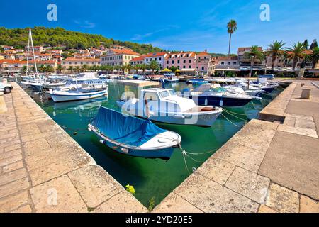 Blick auf die Bucht von Vela Luka auf der Insel Korcula Stockfoto