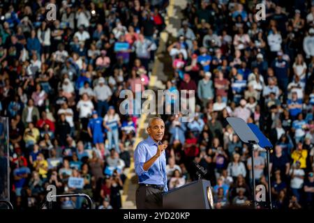 Clarkston, Usa. Oktober 2024. Der ehemalige Präsident Barack Obama spricht am Donnerstag, den 24. Oktober 2024, während einer Wahlkampfkundgebung mit der Vizepräsidentin und Präsidentschaftskandidatin Kamala Harris im James R Hallford Stadium in Clarkston, Georgia. Foto: Bonnie Cash/UPI Credit: UPI/Alamy Live News Stockfoto