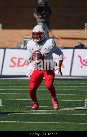 Logan UT, USA. Oktober 2024. Lobos Quarterback Devon Dampier (4) in Aktion das Spiel mit New Mexico Lobos und Utah State fand im Merlin Olson Field in Logan UT statt. David Seelig/Cal Sport Medi. Quelle: csm/Alamy Live News Stockfoto