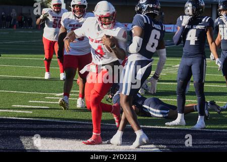 Logan UT, USA. Oktober 2024. Lobos Quarterback Devon Dampier (4) erzielte einen td im Spiel mit New Mexico und Utah State im Merlin Olson Field in Logan UT. David Seelig/Cal Sport Medi. Quelle: csm/Alamy Live News Stockfoto