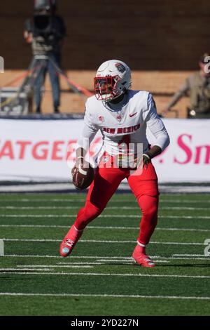 Logan UT, USA. Oktober 2024. Lobos Quarterback Devon Dampier (4) in Aktion das Spiel mit New Mexico Lobos und Utah State fand im Merlin Olson Field in Logan UT statt. David Seelig/Cal Sport Medi. Quelle: csm/Alamy Live News Stockfoto