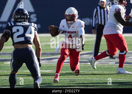 Logan UT, USA. Oktober 2024. Lobos Quarterback Devon Dampier (4) in Aktion das Spiel mit New Mexico Lobos und Utah State fand im Merlin Olson Field in Logan UT statt. David Seelig/Cal Sport Medi. Quelle: csm/Alamy Live News Stockfoto