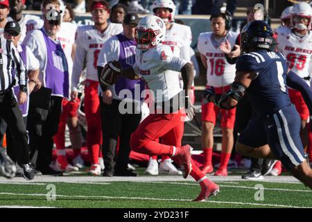 Logan UT, USA. Oktober 2024. Lobos Quarterback Devon Dampier (4) in Aktion das Spiel mit New Mexico Lobos und Utah State fand im Merlin Olson Field in Logan UT statt. David Seelig/Cal Sport Medi. Quelle: csm/Alamy Live News Stockfoto