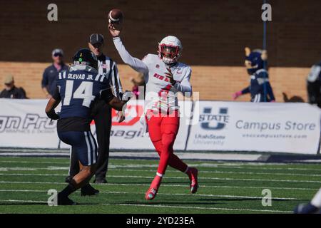 Logan UT, USA. Oktober 2024. Lobos Quarterback Devon Dampier (4) in Aktion das Spiel mit New Mexico Lobos und Utah State fand im Merlin Olson Field in Logan UT statt. David Seelig/Cal Sport Medi. Quelle: csm/Alamy Live News Stockfoto