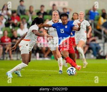 Austin, Texas, USA. Oktober 2024. US-Stürmer Jaedyn Shaw (15) fährt den Ball, bevor er am 24. Oktober 2024 in Austin, Texas, in der 85. Minute eines internationalen Freundschaftsfußballspiels zwischen der United States Women's National Team und Island erzielte. Die Vereinigten Staaten haben mit 3:1 gewonnen. (Kreditbild: © Scott Coleman/ZUMA Press Wire) NUR REDAKTIONELLE VERWENDUNG! Nicht für kommerzielle ZWECKE! Stockfoto