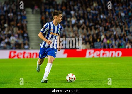 Porto, Portugal. Oktober 2024. Martim Fernandes vom FC Porto in Aktion während des 1. Runde 3 Fußballspiels zwischen dem FC Porto und Hoffenheim im Dragao-Stadion. Endstand: FC Porto 2:0 TSG 1899 Hoffenheim Credit: SOPA Images Limited/Alamy Live News Stockfoto