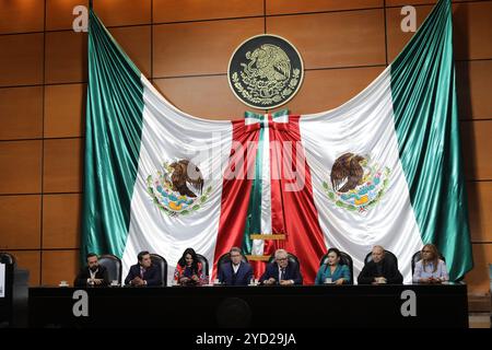 Nicht exklusiv: Der Gouverneur des Bundesstaates Sinaloa, Ruben Rocha, während seines Besuchs auf dem mexikanischen Kongress im Rahmen seiner Arbeitstour, begleitet von Co Stockfoto