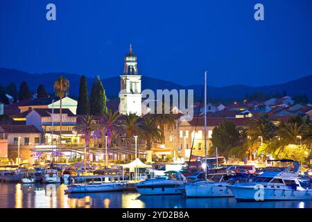 Korcula. Uferpromenade von Vela Luka auf Korcula Insel Abendblick Stockfoto