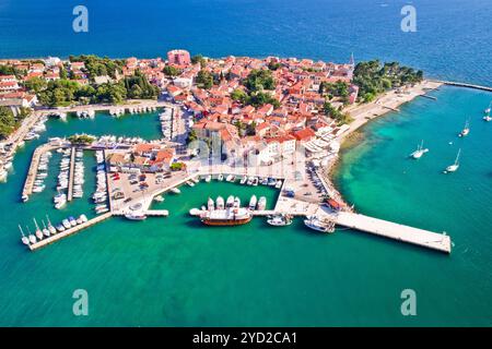 Novigrad Istarski historischen Adriatische Küstenstadt Luftaufnahme, Istrien Region von Kroatien Stockfoto