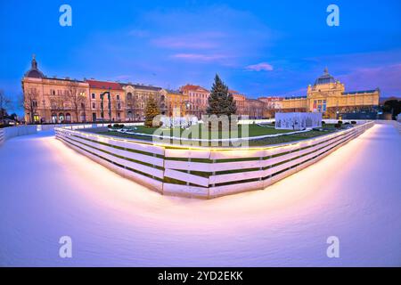 Tomislav-Platz im Zagreber Schlittschuhpark Adventsabendblick Stockfoto