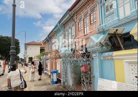 Touristen in Peranakan Häusern in Singapur, Katong-Joo Chiat, Koon Seng Road, Stockfoto