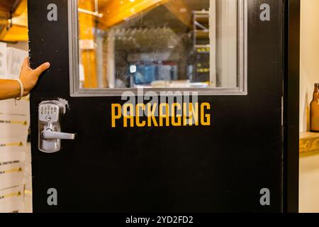 Verpackung Vinylaufkleber Textschild Tür Stockfoto