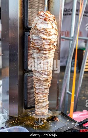 Gegrilltes Hühnchenkebab oder Shawarma ist ein Fast Food Stockfoto