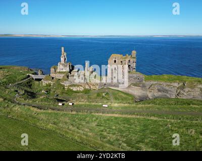 Schloss Sinclair Girnigoe, eine spektakuläre Burgruine an der Küste von Caithness, Schottland. Stockfoto