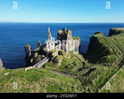 Schloss Sinclair Girnigoe, eine spektakuläre Burgruine an der Küste von Caithness, Schottland. Stockfoto