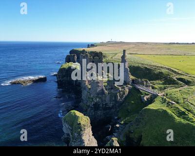 Schloss Sinclair Girnigoe, eine spektakuläre Burgruine an der Küste von Caithness, Schottland. Stockfoto