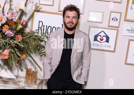 Los Angeles, USA. Oktober 2024. Emile Hirsch nimmt am 24. Oktober 2024 an der 4. Jährlichen „A Sense of Home Gala“ in Los Angeles Teil. (Foto: Corine Solberg/SIPA USA) Credit: SIPA USA/Alamy Live News Stockfoto