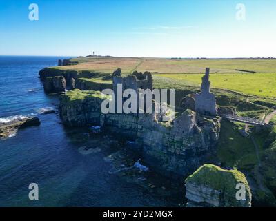 Schloss Sinclair Girnigoe, eine spektakuläre Burgruine an der Küste von Caithness, Schottland. Stockfoto