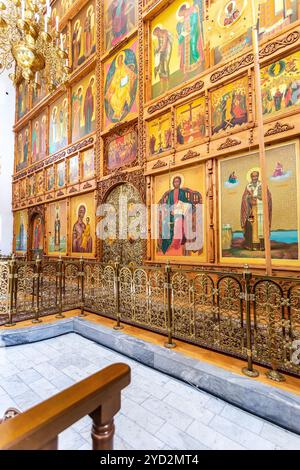 Veliky Nowgorod, Russland - 23. August 2019: Russische orthodoxe Kirche. Inneneinrichtung des Nicolo-Vyazhischky-Klosters Stockfoto