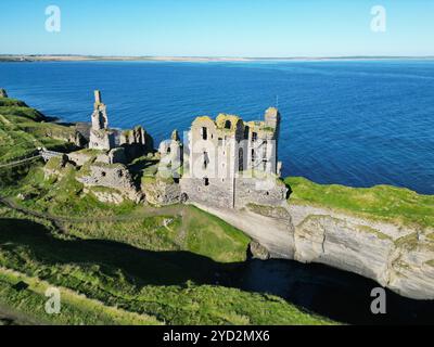 Schloss Sinclair Girnigoe, eine spektakuläre Burgruine an der Küste von Caithness, Schottland. Stockfoto