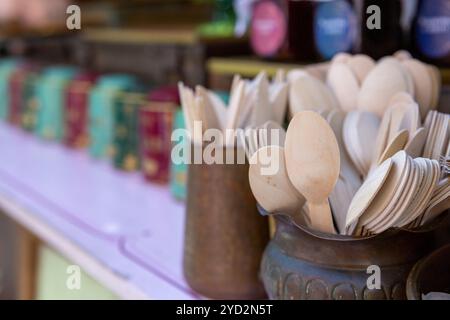 Holzbesteck als Ersatz für Einmalkunststoff Stockfoto