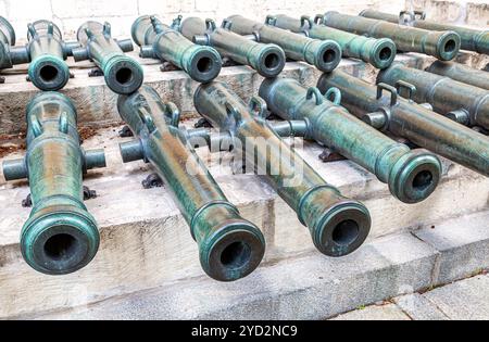 Russische alte Bronzekanonen Stockfoto