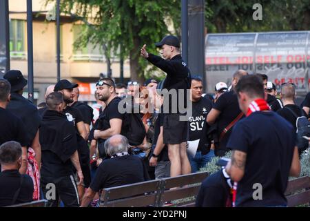 Bilbao, Spanien. Oktober 2024. Viele Slavia Praha-Fans während des Vorschauspiels der UEFA Europa League zwischen Athletic Club und Slavia Praha am 24. Oktober 2024 in Bilbao, Spanien. (Foto: Alberto Brevers/Pacific Press) Credit: Pacific Press Media Production Corp./Alamy Live News Stockfoto