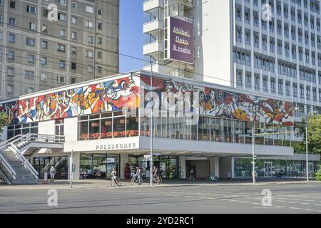 Pressecafé am Alexanderplatz, Fassadenfries, bunte Emailfliesen, die Presse als Organisatorin von Layla Fetzer, Karl-Liebknecht-Straße, Mitte, Berlin Stockfoto