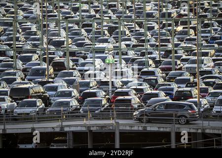 Parkplatz P2, am Flughafen Köln-Bonn, Nordrhein-Westfalen, Deutschland, Europa Stockfoto