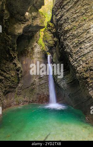 Malerischer Slap Kozjak Wasserfall in der Nähe von Kobarid im Soca-Tal in Slowenien Stockfoto