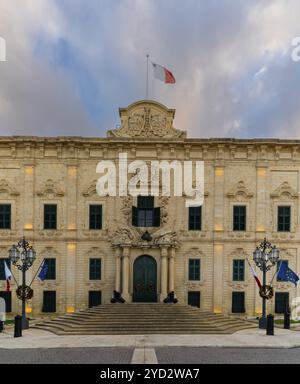 Valletta, Malta, 23. Dezember 2023: Blick auf den Ministerpräsidenten des Malteserpalastes in der Innenstadt von Valletta, Europa Stockfoto
