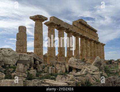 Castelvetrano, Italien, 3. Januar 2024: Blick auf den Tempel C in Selinunte in Sizilien, Europa Stockfoto