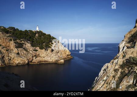 Blick auf die Punta de Capdepera und den Leuchtturm im Osten Mallorcas Stockfoto