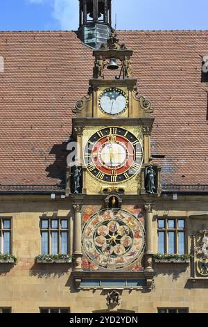 Das Rathaus mit seiner astronomischen Kunstuhr ist ein Wahrzeichen in der historischen Altstadt von Heilbronn. Heilbronn, Baden-Württemberg, Deutschland, Europa Stockfoto