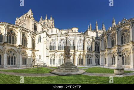 Burgos, Spanien, 14. April 2024: Panoramablick auf den Kreuzgang der historischen Kathedrale von Burgos, Europa Stockfoto