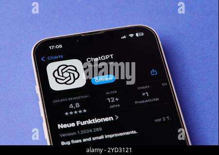 Symbol der Chat GPT AI App auf einem deutschen Smartphone im App Store Stockfoto