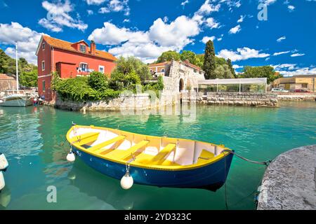 Zadar. Historische Fosa Hafenbucht in Zadar Booten und Architektur farbenfrohe Aussicht Stockfoto