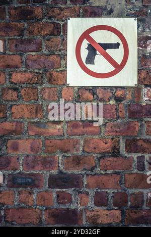 Ein Grunge keine Gewehre Zeichen auf ein Unternehmen oder eine Schule oder Universität in den USA Stockfoto