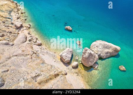 Metajna, Insel Pag. Berühmter Beritnica Strand in Steinwüste atemberaubende Landschaft aus der Vogelperspektive Stockfoto