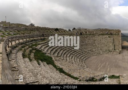 Calatafimi-Segesta, Italien, 4. Januar 2024: Blick auf das griechische Theater in Segesta, Europa Stockfoto